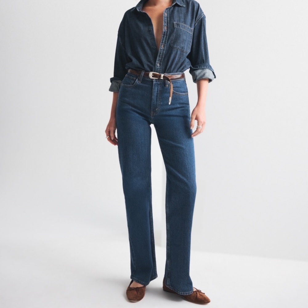 Abercrombie & Fitch High-Rise Straight Jeans in Dark Blue Denim